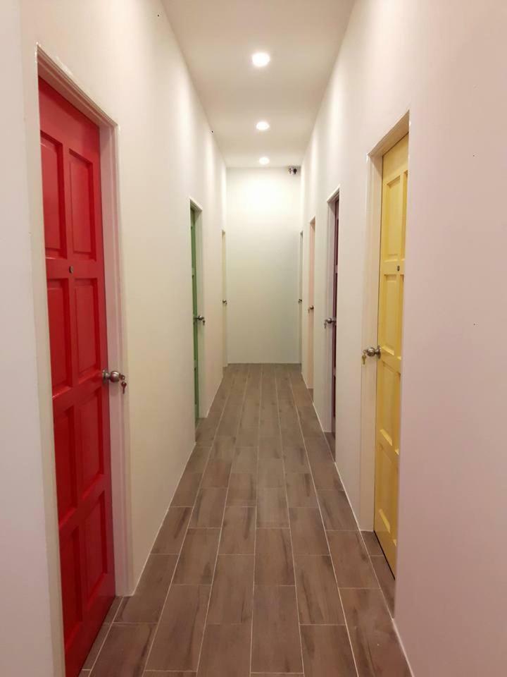 EZ Lodgings Kampong Gadong Eksteriør billede