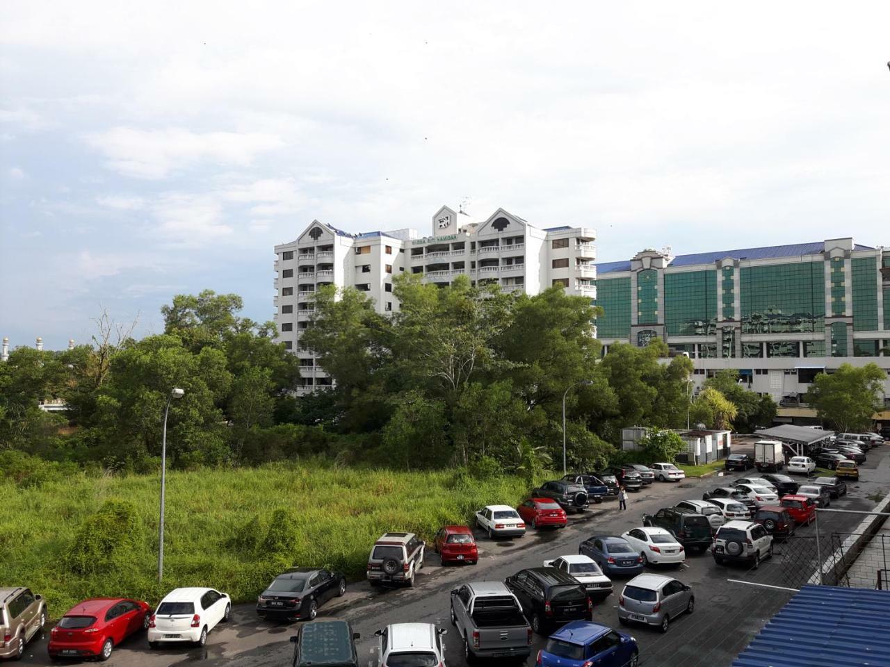 EZ Lodgings Kampong Gadong Eksteriør billede