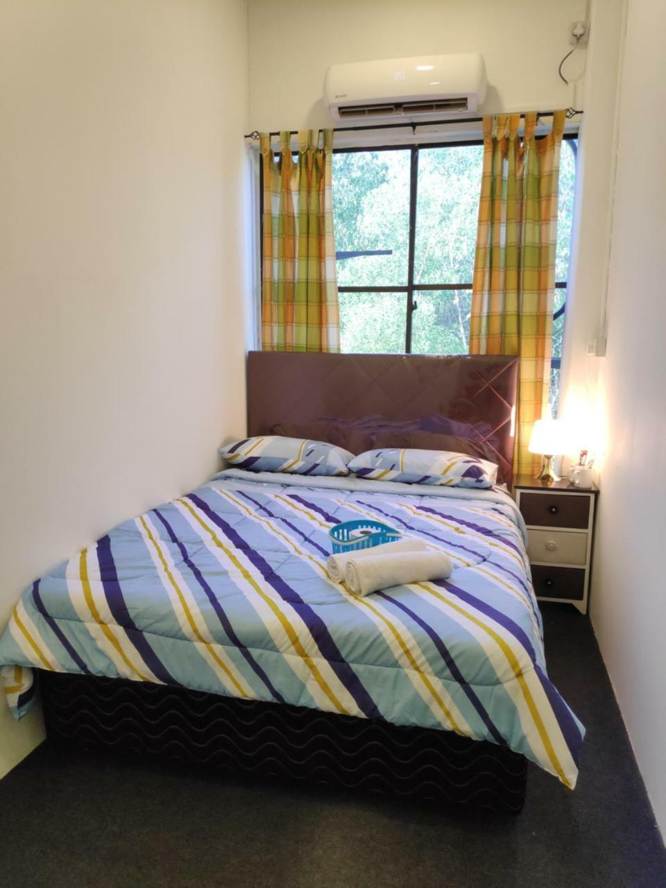 EZ Lodgings Kampong Gadong Eksteriør billede