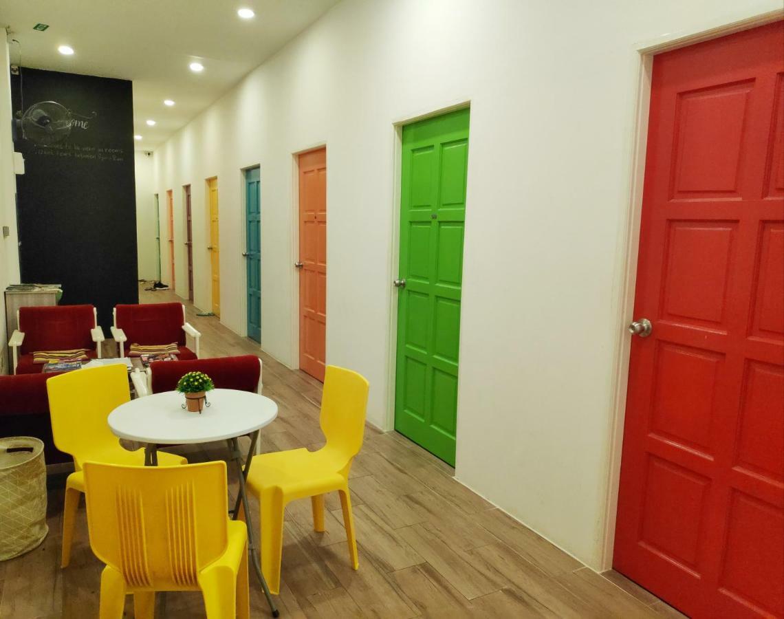 EZ Lodgings Kampong Gadong Eksteriør billede